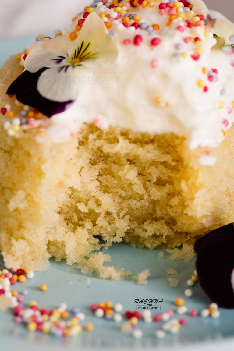 Eggless vanilla cake in microwave 