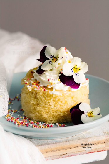 Vanilla cake in microwave